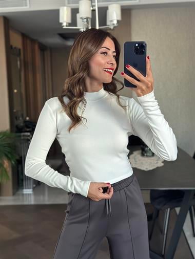 Beyaz Dik Yaka Uzun Kol Kadın Crop Body