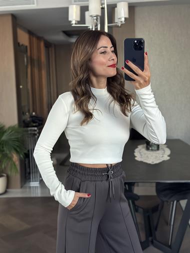 Beyaz Dik Yaka Uzun Kol Kadın Crop Body