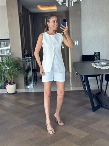 Beyaz Dört Düğmeli Cep Detaylı Yelek Şort Kadın Alt Üst Takım