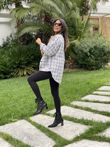 Beyaz İki Cepli Oversize Tüvit Kadın Gömlek