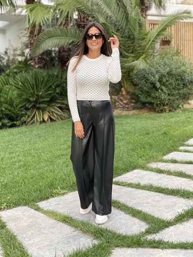 Beyaz Kabartma Desenli Kadın Kazak