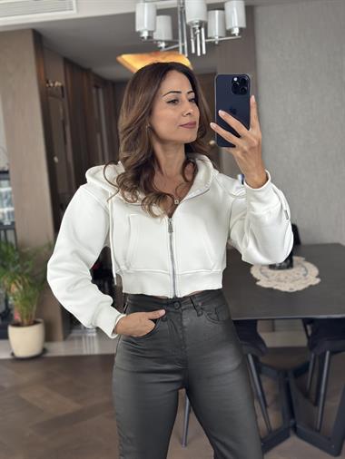 Beyaz Kanguru Cep Fermuarlı Kapüşonlu Kadın Crop Sweatshirt