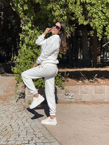 Beyaz Kanguru Cep Yazı Baskılı Kadın Eşofman Takım