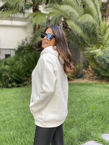 Beyaz Kapüşonlu Üç İplik Kanguru Cep Kadın Sweatshirt