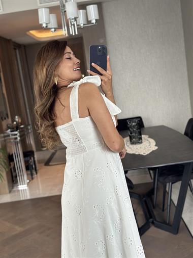 Beyaz Kare Yaka Arkası Gipeli Askıları Bağlama Detay Midi Boy Fisto Kadın Elbise