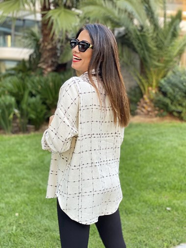 Beyaz Kareli Cebi Kapaklı Tüvit Kadın Gömlek