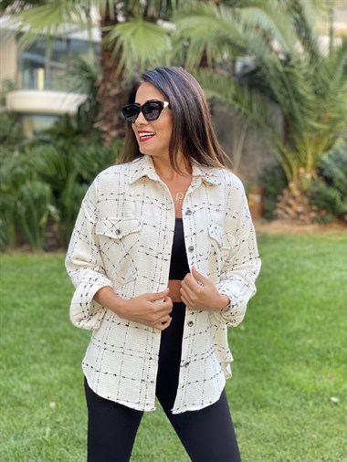 Beyaz Kareli Cebi Kapaklı Tüvit Kadın Gömlek