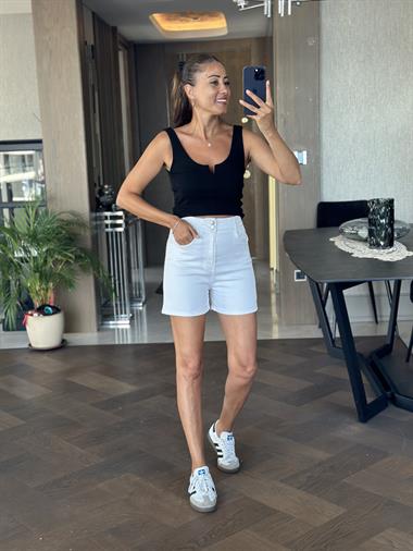 Beyaz Karol İki Düğmeli Kadın Jean Şort