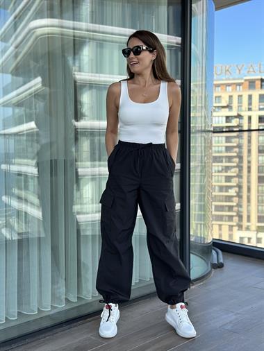 Beyaz U Yaka Kalın Askılı Kadın Body