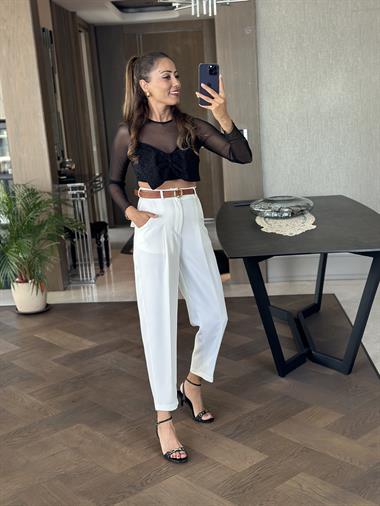 Beyaz Kemerli Cepli Pensli Yarı Şalvar Kadın Pantolon