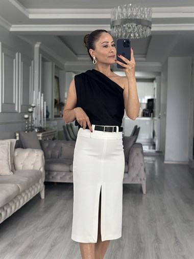 Beyaz Kemerli Önden Yırtmaçlı Midi Boy Kadın Etek