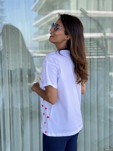 Beyaz Kırmızı Kalpli Kadın T-Shirt