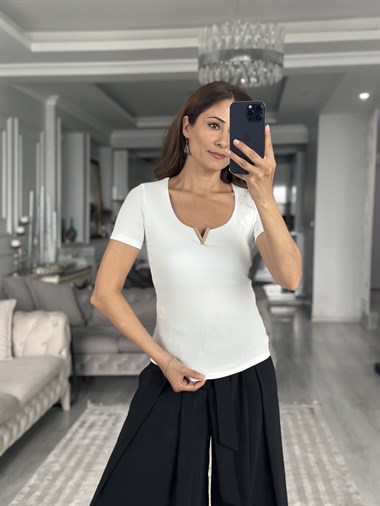 Beyaz Kısa Kol Gold V Demirli Kaşkorse Kadın Body