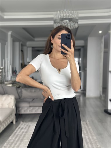 Beyaz Kısa Kol Gold V Demirli Kaşkorse Kadın Body