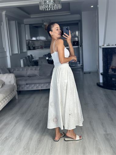 Beyaz Kuplu Lastik Askılı Kadın Body