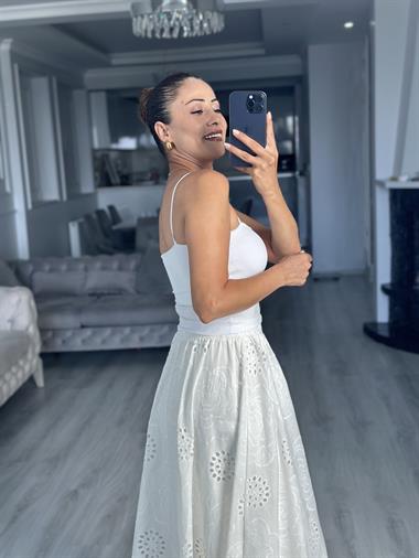 Beyaz Kuplu Lastik Askılı Kadın Body