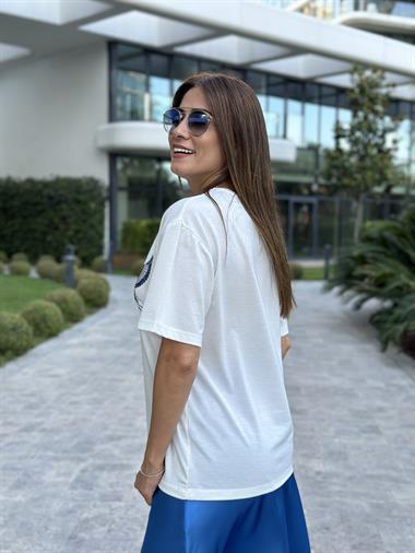 Beyaz Kuş Desenli Taşlı Bisiklet Yaka Kadın T-Shirt