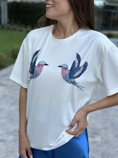 Beyaz Kuş Desenli Taşlı Bisiklet Yaka Kadın T-Shirt