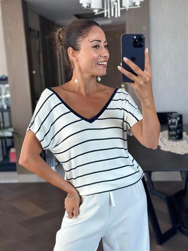 Beyaz Lacivert Çizgili Ön Arka V Yaka Kısa Yarasa Kol Merserize Kadın T-Shirt