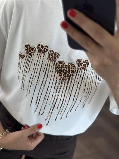 Beyaz Leopar Desen Çok Kalpli Bisiklet Yaka Kadın T-Shirt