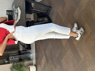 Beyaz Marka Model Kesik Paça Boy Fit Kadın Jean Pantolon