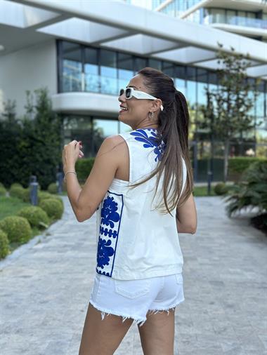 Beyaz Mavi Çiçek Nakış İşlemeli Kadın Yelek