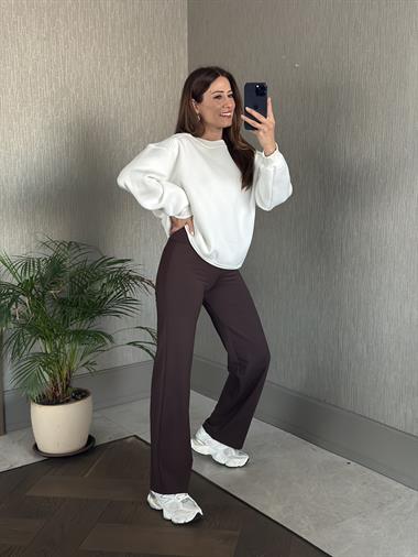 Beyaz Omzu Dikiş Detaylı Bisiklet Yaka Şardonlu Kadın Sweatshirt