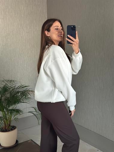 Beyaz Omzu Dikiş Detaylı Bisiklet Yaka Şardonlu Kadın Sweatshirt