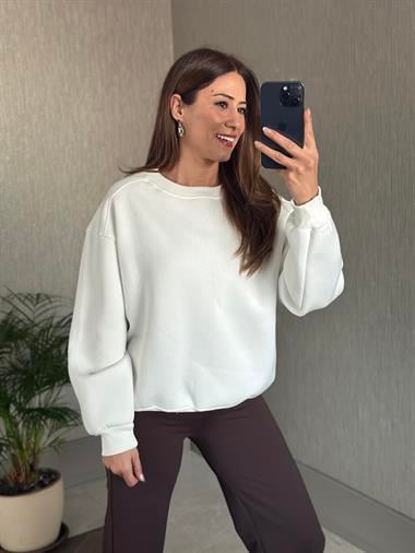 Beyaz Omzu Dikiş Detaylı Bisiklet Yaka Şardonlu Kadın Sweatshirt