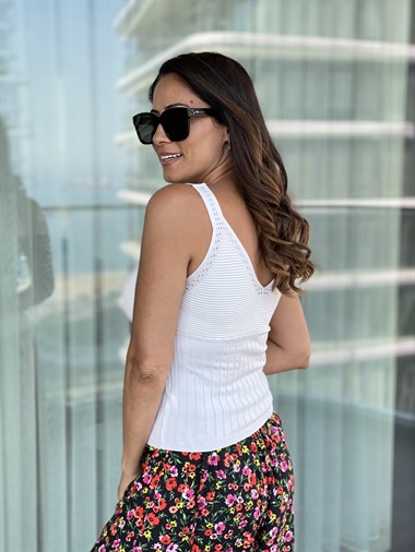 Beyaz Ön Arka V Yaka Fitilli Triko Atlet