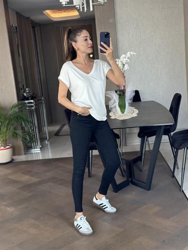 Beyaz Ön Arka V Yaka Kısa Yarasa Kol Kadın T-Shirt