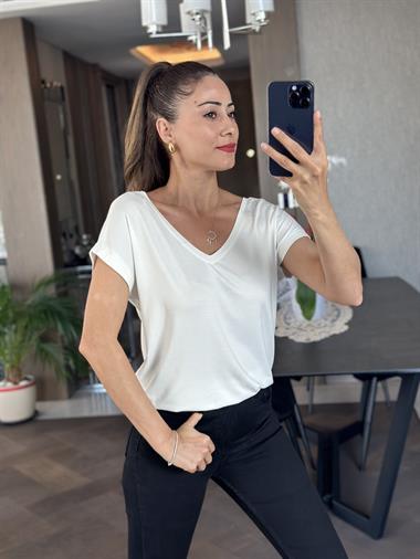 Beyaz Ön Arka V Yaka Kısa Yarasa Kol Kadın T-Shirt
