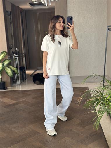 Beyaz Önü Ayıcık RL Model Bisiklet Yaka Kadın T-Shirt