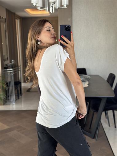 Beyaz Önü Bisiklet Arkası V Yaka Kısa Yarasa Kol Kadın T-Shirt