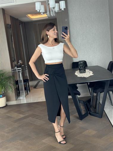 Beyaz Önü Çift Katlı Kayık Yaka Sıfır Kol Kadın Crop Body