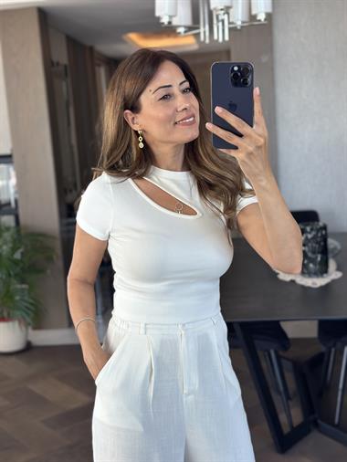 Beyaz Önü Dekolteli Kısa Kol Bisiklet Yaka Kadın Body