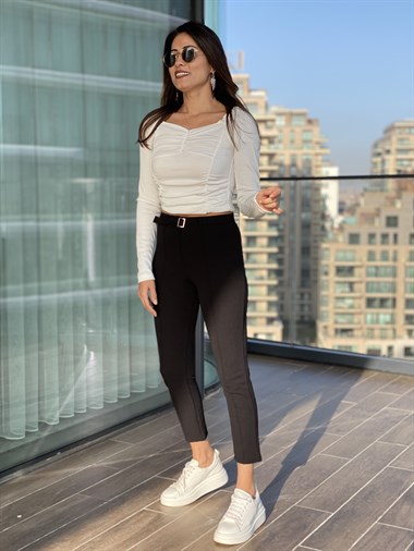 Beyaz Önü Drapeli Uzun Kol Bluz