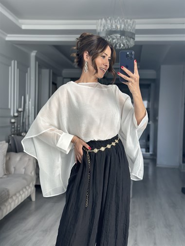 Beyaz Pelerin Uçuşan Kadın Bluz
