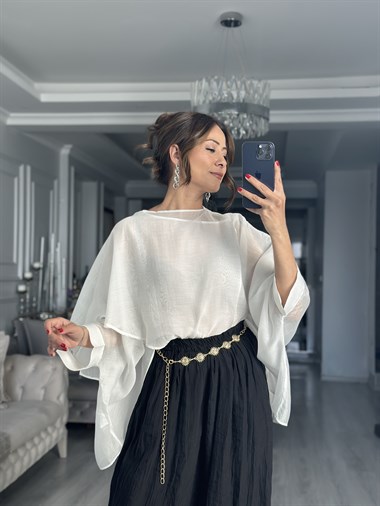 Beyaz Pelerin Uçuşan Kadın Bluz