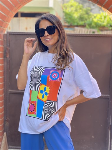 Beyaz Renkli Geometrik Desenli Baskılı Kadın T-Shirt