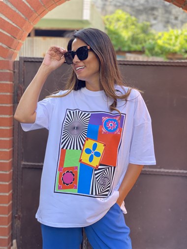 Beyaz Renkli Geometrik Desenli Baskılı Kadın T-Shirt