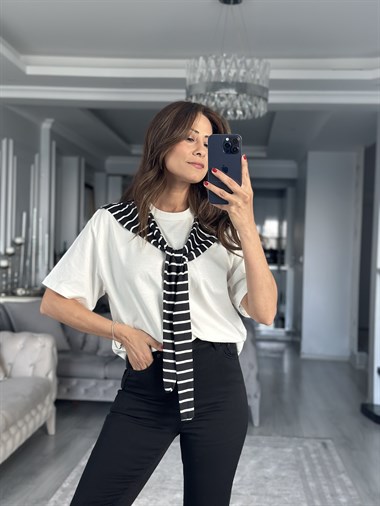 Beyaz Şal Detaylı Siyah Çizgili Kadın T-Shirt