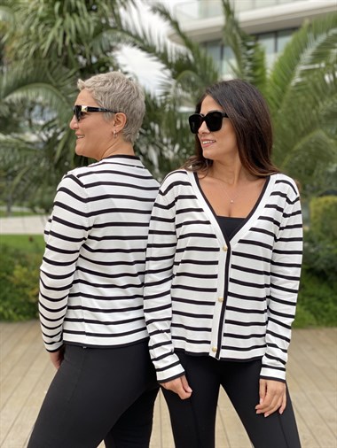Beyaz Siyah Çizgili Gold Düğmeli Kadın Hırka 