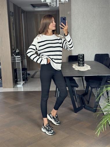 Beyaz Siyah Çizgili Omuzları Kuşgözü Triko Kadın Kazak