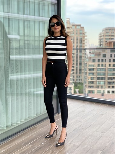 Beyaz Siyah  Kalın Çizgili Sıfır Kol Triko