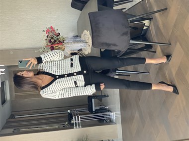 Beyaz Taş Düğmeli Pirinç Örgülü Çizgili Triko Kadın Hırka