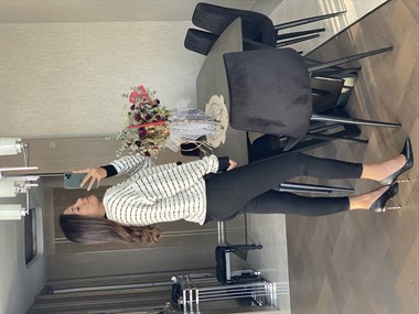 Beyaz Taş Düğmeli Pirinç Örgülü Çizgili Triko Kadın Hırka