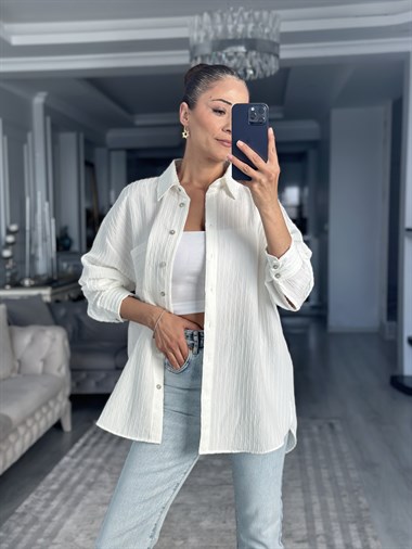 Beyaz Tek Cepli Çizgi Detay Oversize Kadın Gömlek