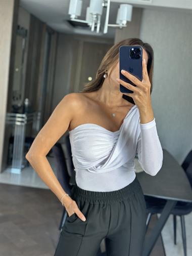 Beyaz Tek Kol Önü Drape Detaylı Buzzy Kadın Bluz
