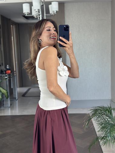 Beyaz Tek Omzu Kalın Askılı Papatya Detaylı Kadın Bluz